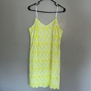 Size 16 , fits more like 12/14. Zip up back. White slip underneath